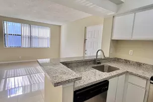 752 Executive Center Dr, West Palm Beach, FL 33401 - Photo 5