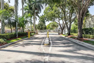 15883 NW 11th Street, Pembroke Pines, FL 33028 - Photo 3