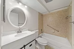 932 Flanders T, Delray Beach, FL 33484 - Photo 11