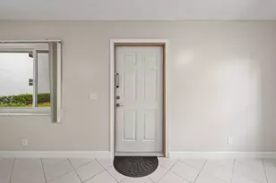 932 Flanders T, Delray Beach, FL 33484 - Photo 5