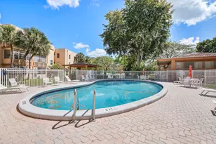 8390 Lagos De Campo Blvd, Tamarac, FL 33321 - Photo 25