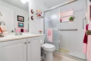 8390 Lagos De Campo Blvd, Tamarac, FL 33321 - Photo 15