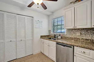 905 SE 12th Ct, Fort Lauderdale, FL 33316 - Photo 9