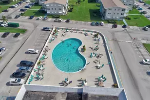 620 W Horizons W, Boynton Beach, FL 33435 - Photo 9