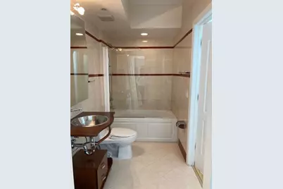 110 Washington Avenue, Miami Beach, FL 33139 - Photo 11