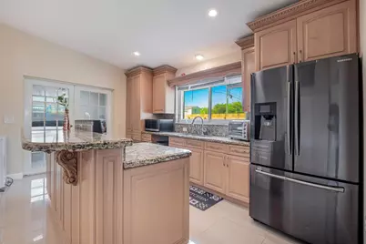 6824 SW 5th Street, Pembroke Pines, FL 33023 - Photo 5