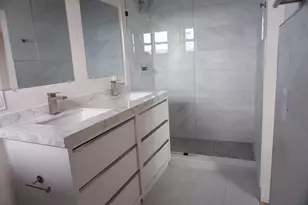 1498 NE 38th St, Oakland Park, FL 33334 - Photo 11