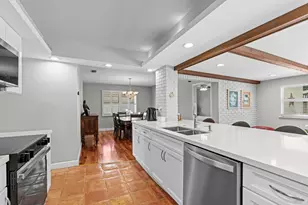 200 SW 5th St, Boca Raton, FL 33432 - Photo 11