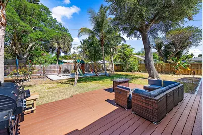 805 E Madison Avenue, Stuart, FL 34996 - Photo 7