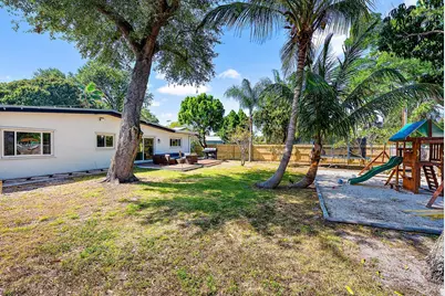 805 E Madison Avenue, Stuart, FL 34996 - Photo 9