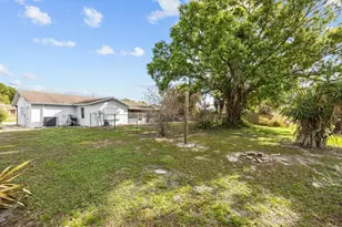 1250 SE Petunia Ave, Port Saint Lucie, FL 34952 - Photo 15