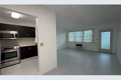 319 Newport V, Deerfield Beach, FL 33442 - Photo 3
