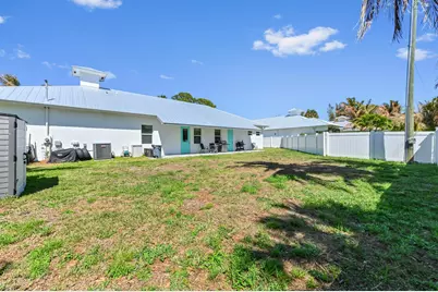 443 SE Dolphin Drive, Stuart, FL 34996 - Photo 23