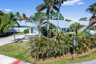 443 SE Dolphin Dr, Stuart, FL 34996 - Photo 29