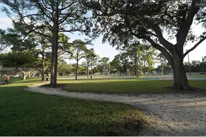 2427 24th Lane, Palm Beach Gardens, FL 33418 - Photo 5