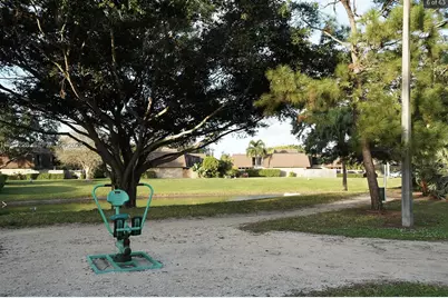 2427 24th Lane, Palm Beach Gardens, FL 33418 - Photo 7