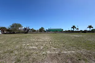 705 SE Tarpon Ave, Stuart, FL 34994 - Photo 1