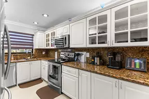 9119 Lime Tree Ln, Pembroke Pines, FL 33024 - Photo 7