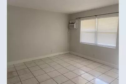 819 SW 9th Court, Pompano Beach, FL 33060 - Photo 11