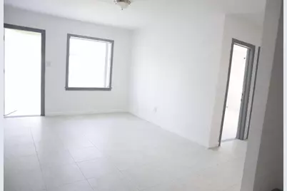 1056 NE 34th Court, Oakland Park, FL 33334 - Photo 3