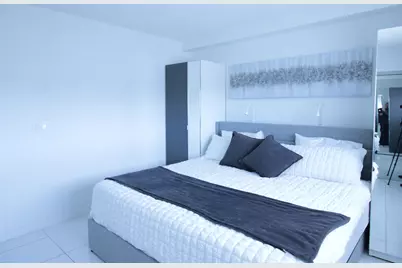 470 Paradise Isle Boulevard #302, Hallandale Beach, FL 33009 - Photo 13