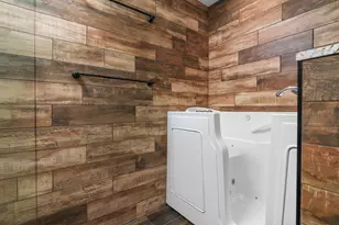 2633 NE 14th Ave, Wilton Manors, FL 33334 - Photo 29