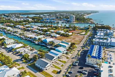 340 E Ocean Drive, Key Colony Beach, FL  - Photo 11