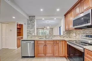 400 Club Cir, Boca Raton, FL 33487 - Photo 7