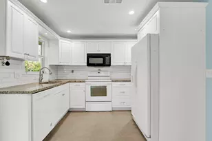 129 Village Cir, Jupiter, FL 33458 - Photo 13