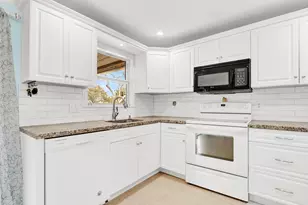 129 Village Cir, Jupiter, FL 33458 - Photo 11