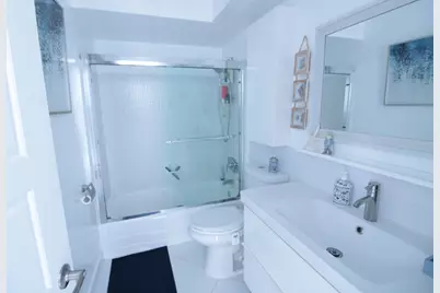 465 Paradise Isle Boulevard #305, Hallandale Beach, FL 33009 - Photo 9