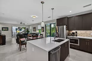 615 NE 22nd Dr, Wilton Manors, FL 33305 - Photo 1