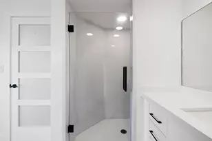 2106 S Cypress Bend Dr, Pompano Beach, FL 33069 - Photo 9