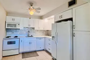 314 Wellington D, West Palm Beach, FL 33417 - Photo 1