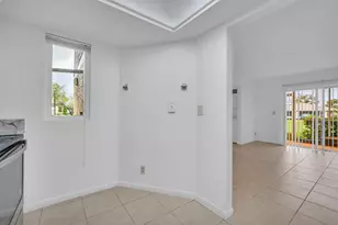 1552 SE Royal Green Cir, Port Saint Lucie, FL 34952 - Photo 9