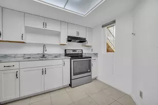 1552 SE Royal Green Cir, Port Saint Lucie, FL 34952 - Photo 7