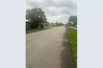 4680 NW 39th Street, Lauderdale Lakes, FL 33319 - Photo 5