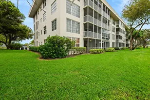 2651 S Palm Aire Dr, Pompano Beach, FL 33069 - Photo 23