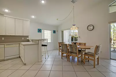 7008 SE Twin Oaks Circle, Stuart, FL 34997 - Photo 9