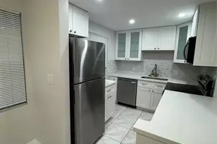 321 Newport V, Deerfield Beach, FL 33442 - Photo 3