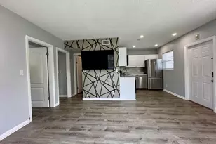 2741 NE 8th Ave, Wilton Manors, FL 33334 - Photo 3