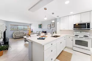 3654 Via Poinciana, Lake Worth, FL 33467 - Photo 13