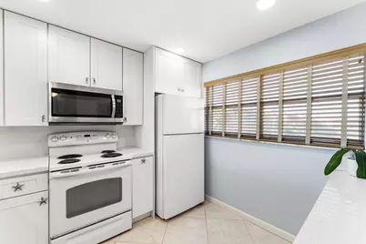 3654 Via Poinciana #504, Lake Worth, FL 33467 - Photo 5