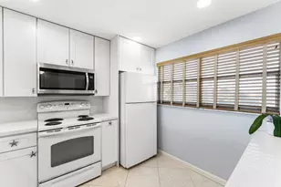 3654 Via Poinciana, Lake Worth, FL 33467 - Photo 5