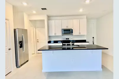 586 Salisbury Circle, Fort Pierce, FL 34982 - Photo 5