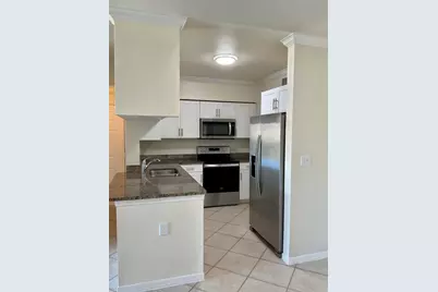6530 Emerald Dunes Drive #304, West Palm Beach, FL 33411 - Photo 5