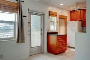 2111 NE 1st Ct, Boynton Beach, FL 33435 - Photo 3