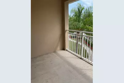 6418 Emerald Dunes  W/Garage #305, West Palm Beach, FL 33411 - Photo 17