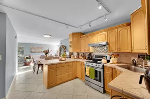 261 Wimbledon Lake Dr, Plantation, FL 33324 - Photo 5