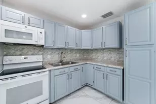 668 Snead Cir, West Palm Beach, FL 33413 - Photo 13